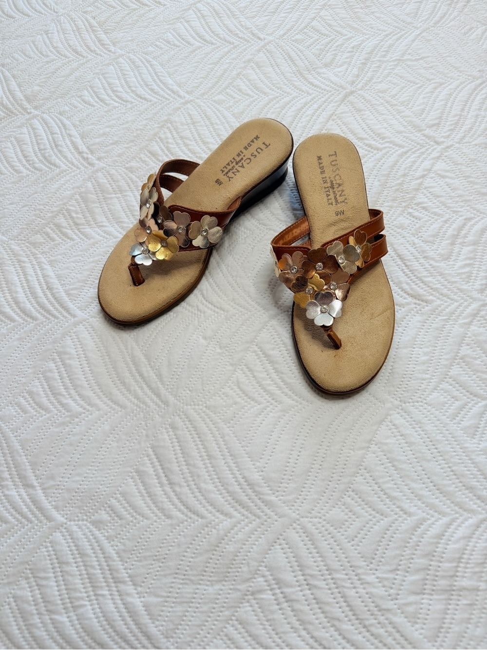 Tuscany, Italy Women’s Brown Leather Floral Thong Sandals . Size 9